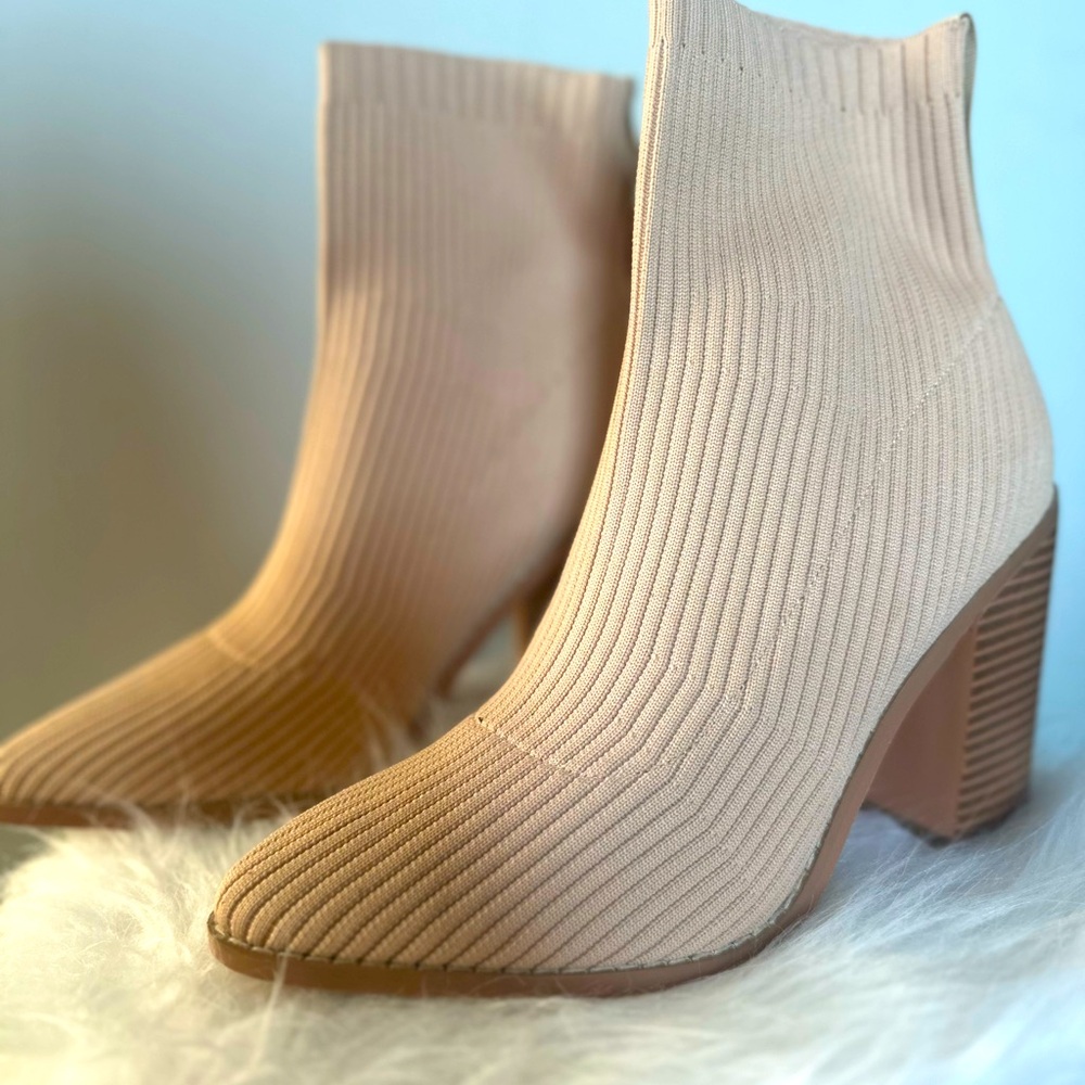 Elegant Tan Ankle Boots size 7.5